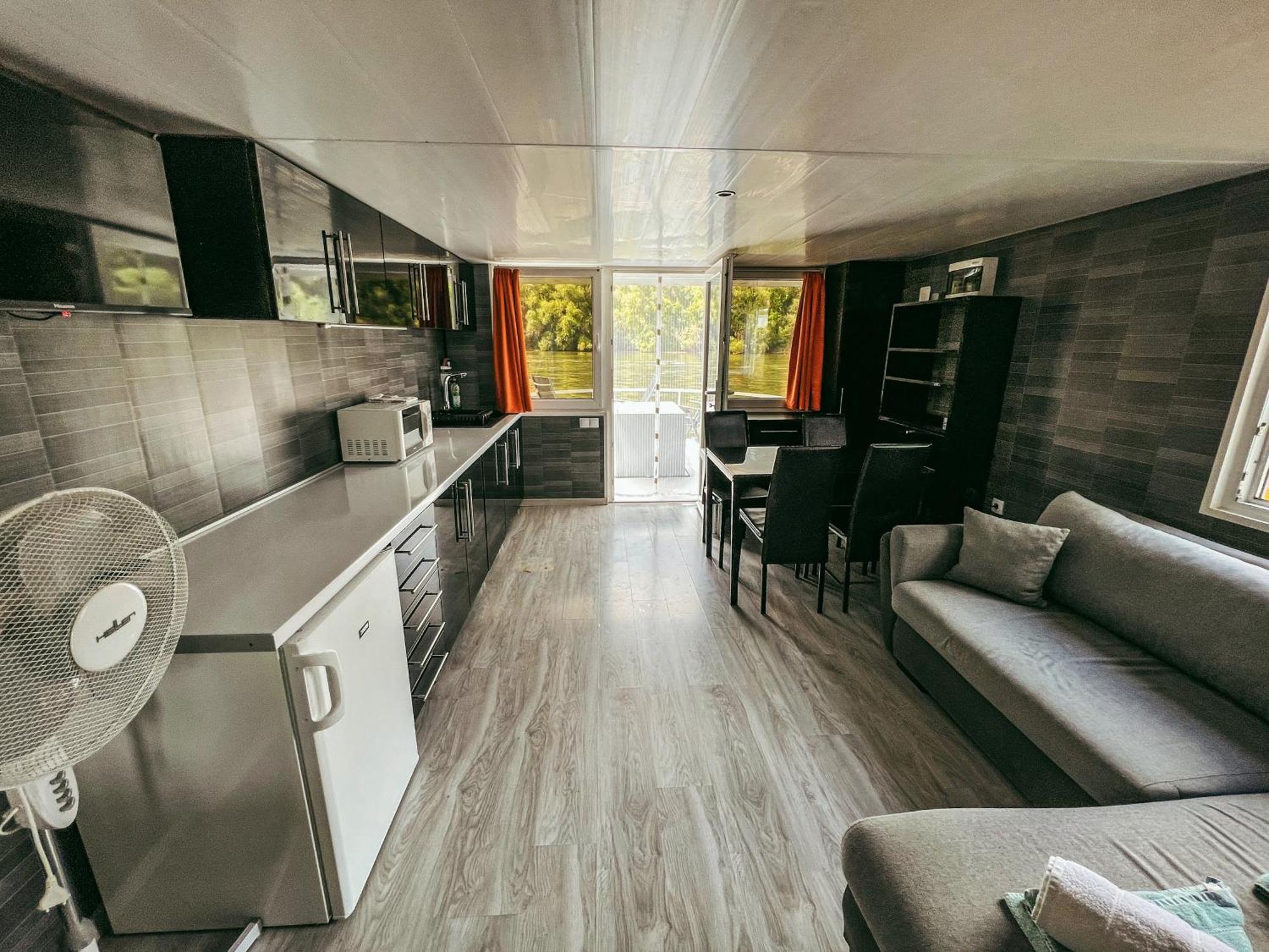 Lakohajo, Uszohaz - Tisza-To Otel Tiszafüred Dış mekan fotoğraf